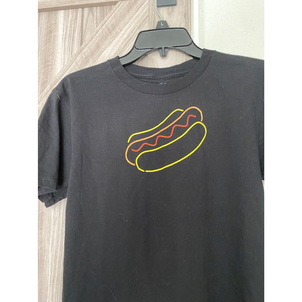 NWT Kid dangerous black boys medium hot dog T-shirt